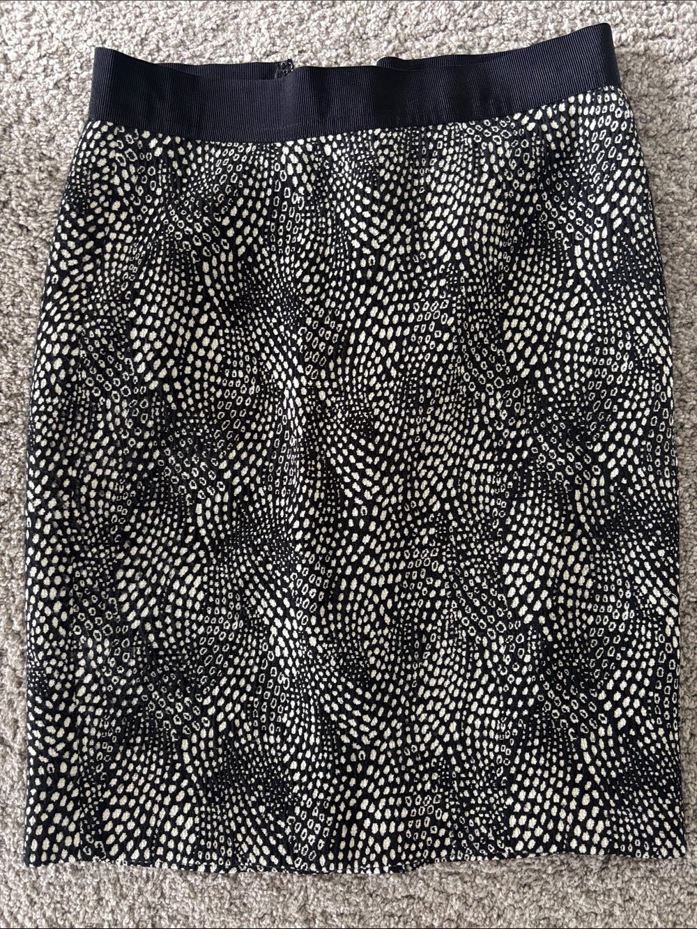 NWOT Ann Taylor Black and Cream Speckled Pencil Skirt